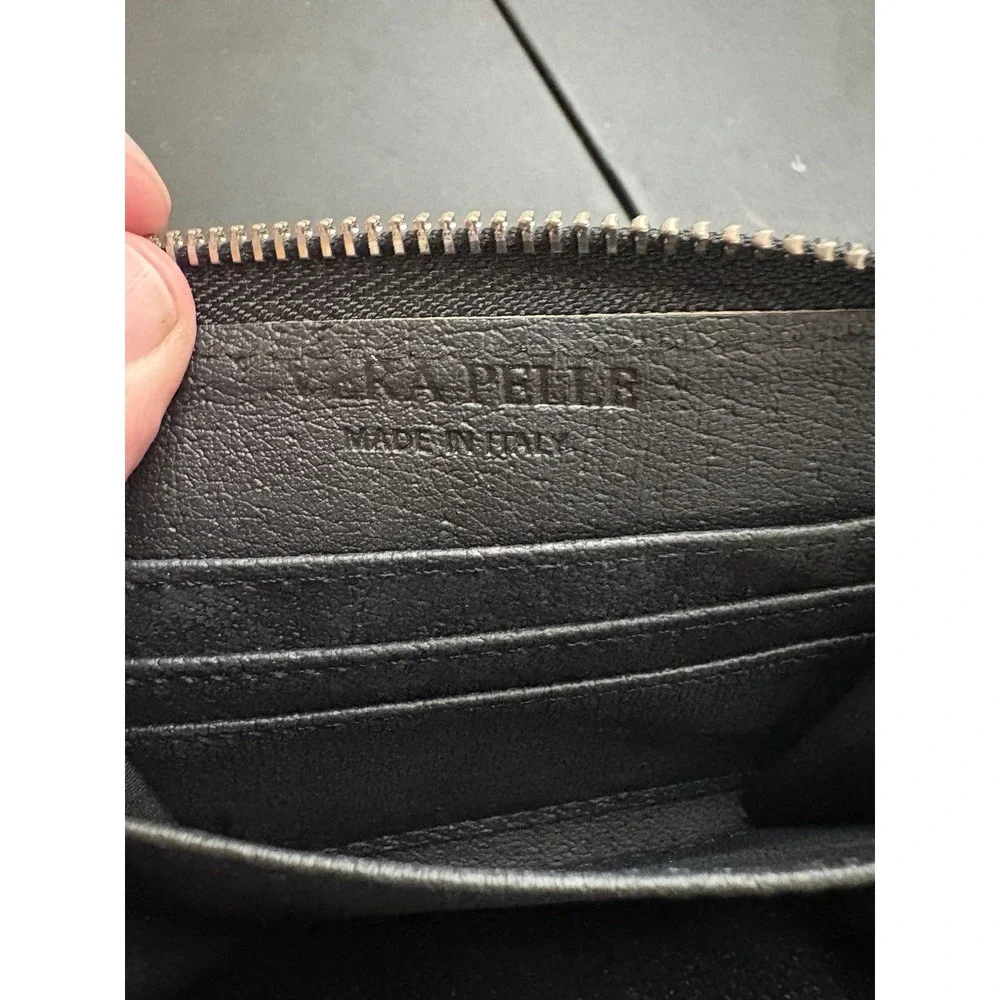 Vera Pelle Black Pebbled Leather Zip Around Wallet Made in Italy Fleur De Lis